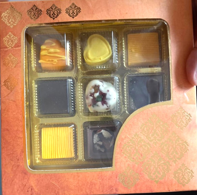 9 Pcs Handmade Chocolate Rs 399